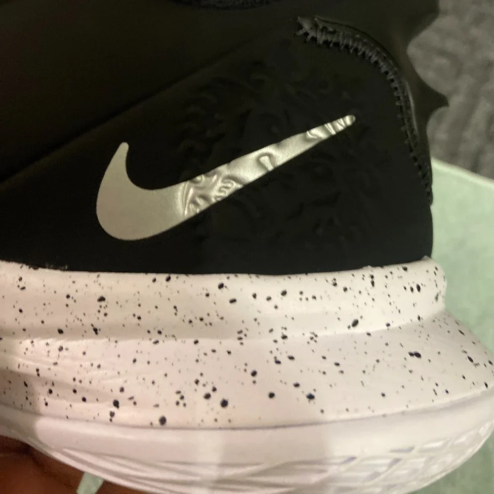 (SOLD) NWOB Nike Lebron "Witness 5" Shoes - Picture 5 of 11